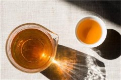 白茶新茶明明是杏黄色，但为什么老白茶的茶汤